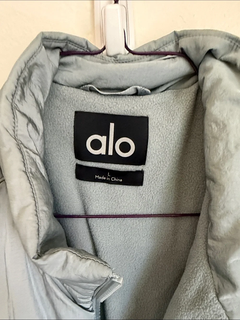 ALO Yoga   Light Gray Quilted Puffer Jacket